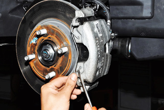 Інша послуга в BlCar - Заміна гальмівних колодок передніх